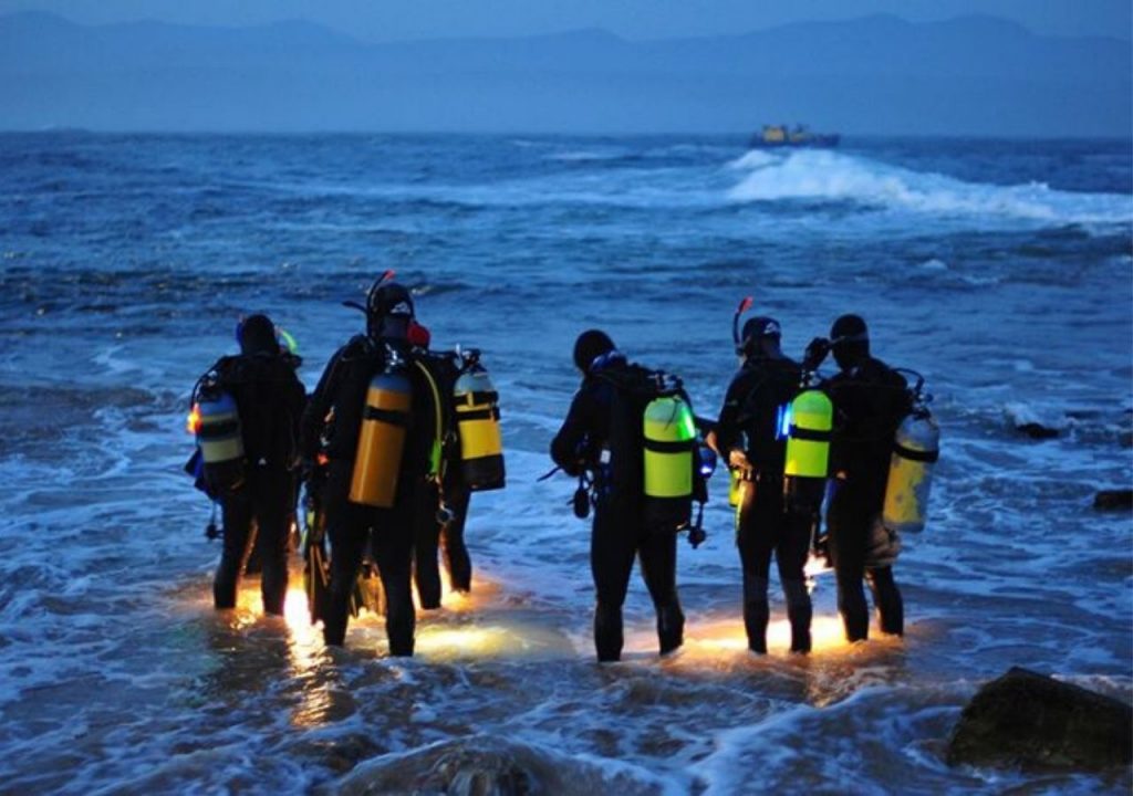 Buceo nocturno: Belleza Marítima a la luz de la luna